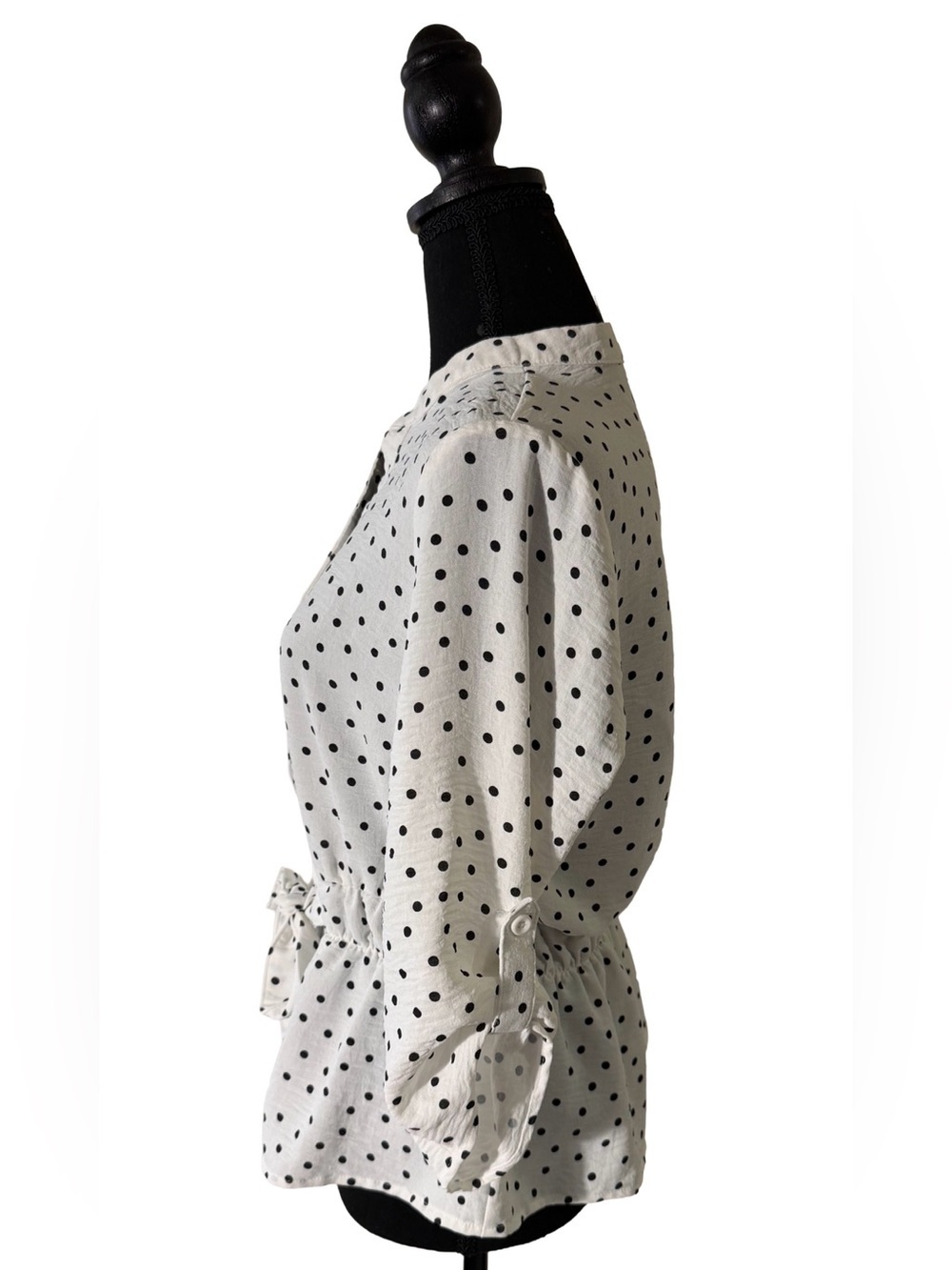 3rd & Malt Women’s Polka Dot Belted Blouse Size M White Black Roll Tab Sleeve - Picture 2 of 7